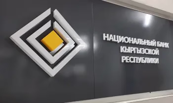 С 1 мая банки и обменные бюро КР установят комиссии за обмен «белых» долларов