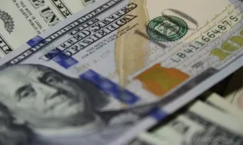 Под предлогом торговли криптовалютой мошенник завладел 30 000 долларов