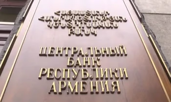 Жертвы мошенников провели демонстрацию у Центробанка Армении