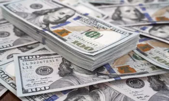 Россия остается лидером по денежным переводам в КР: почти $300 млн за апрель