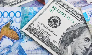 Тенге потерял 4% за месяц: Нацбанк вмешался с интервенцией на $125 млн