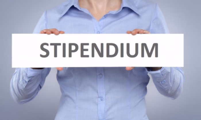 Лучшие студенты AUCA получили специальные стипендии KICB