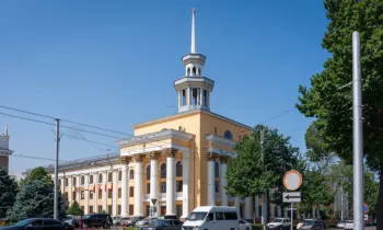 Нацбанк КР приостановил действие лицензий столичных обменок и оштрафовал третье