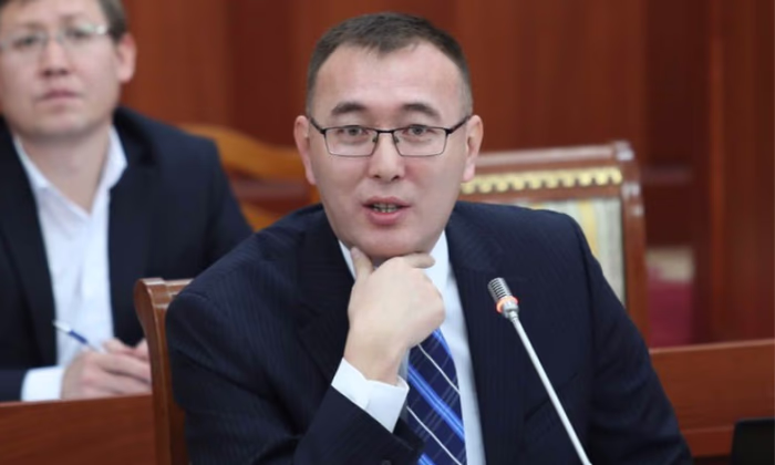 Жогорку Кенеш принял отставку главы НБ КР Толкунбека Абдыгулова
