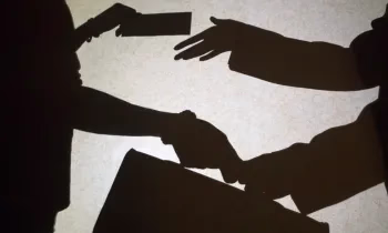 Экономист предложил «проиндексировать» порог мелкой взятки до 50 тысяч