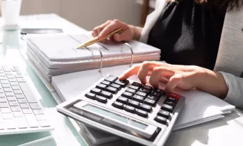 Банки станут налоговыми агентами. В КР меняют правила транзакций с иностранцами