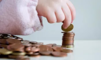 Кнут для отцов: в Кыргызстане планируют наказывать неплательщиков алиментов