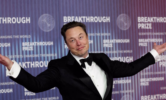 Илон Маск стал первым человеком с капиталом более $800 млрд