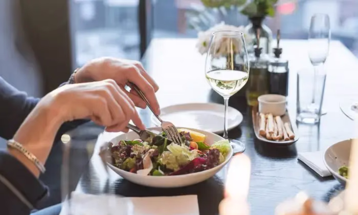 Посетителей кафе призывают требовать фискальные чеки при оплате