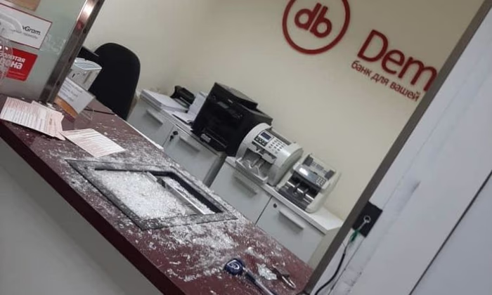 Разгромлена сберкасса «Демир Банка»