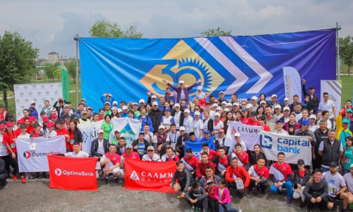 В Бишкеке прошел забег сотрудников Нацбанка, комбанков и МФО
