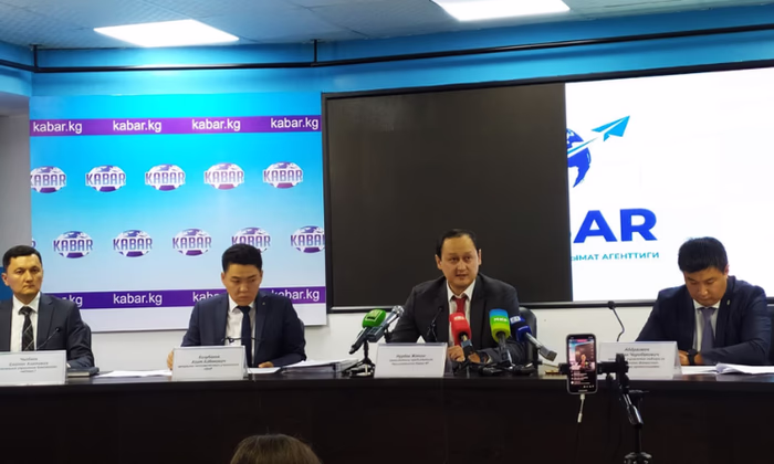 Дефицит наличных долларов: стоимость наличных USD стала выше безналичных