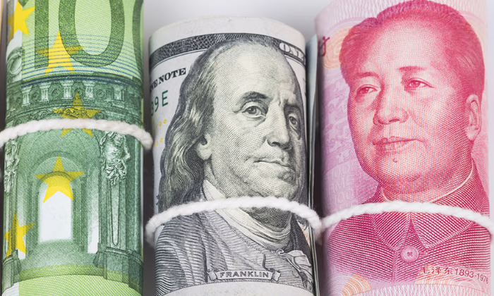 Доллар в России больше не нужен? Юань и дирхам вытеснят USD и евро