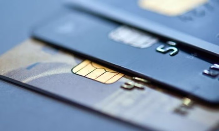 У каждого третьего есть банковская карта