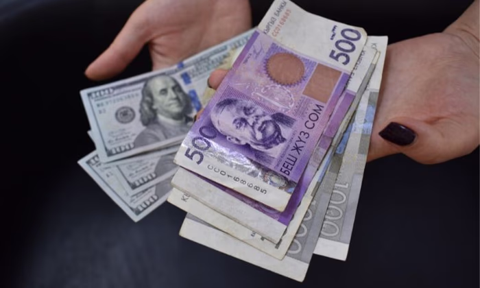 Доллар стремительно дешевеет