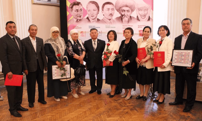 В Джалал-Абаде и Баткене прошли торжества к 30-летию нацвалюты