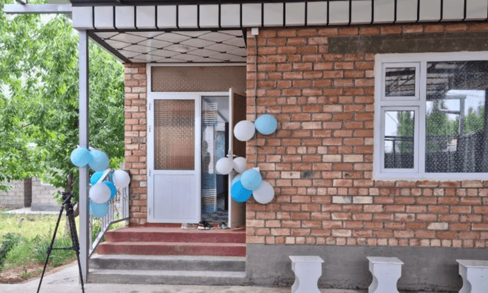 KICB подарил дома с земельными участками двум пострадавшим семьям