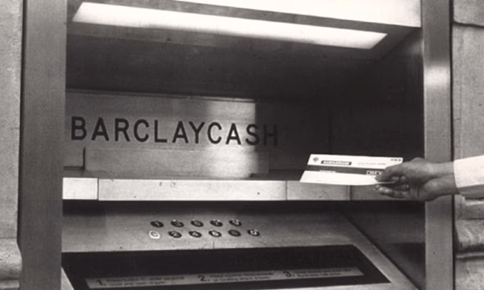 Когда был установлен первый «железный кассир», или 10 фунтов на уик-энд
