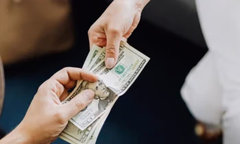 За обмен валюты без лицензии оштрафован житель Таласской области