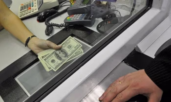 Бишкектеги чынчыл алмаштыруучудан кеңеш: Борбордо валютаны кантип алмаштыруу керек?