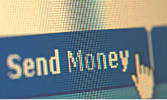 В октябре приток денежных переводов в КР составил 252 млн долларов