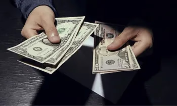 За теневой обмен валют оштрафованы трое кыргызстанцев