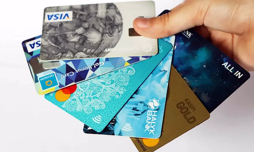 Иностранцам ужесточают оформление платежных карт в Казахстане