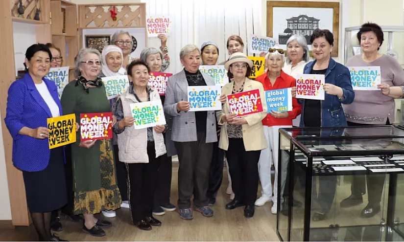 Калаадагы пенсионерлер Улуттук банктын нумизматикалык музейине саякатка барышты