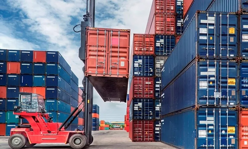 Импорт одежды, техники и медикаментов в Кыргызстан резко сократился