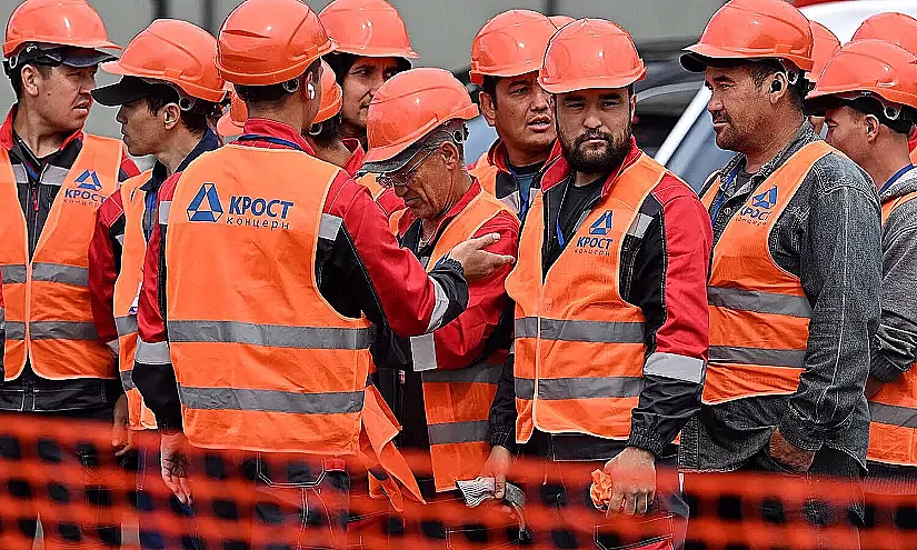 Орусиянын Каржы министрлиги мигранттар үчүн жаңы мамлекеттик алымдарды киргизүүнү сунуштоодо