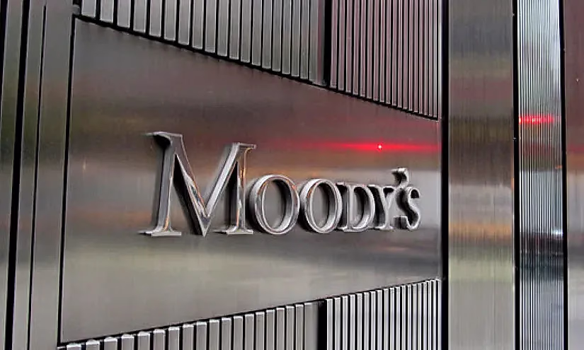 Moody’s эл аралык рейтингдик агенттиги Кыргызстандын рейтингдин божомолун жогорулатты