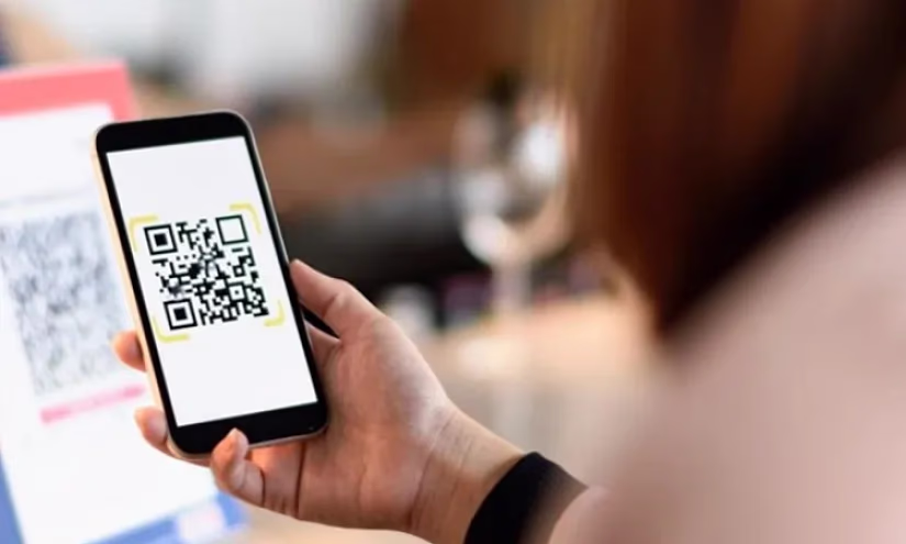 Кыргызстан QR-кодго өтүүдө: Улуттук банк накталай эмес төлөмдү кеңейтүүнү көздөөдө