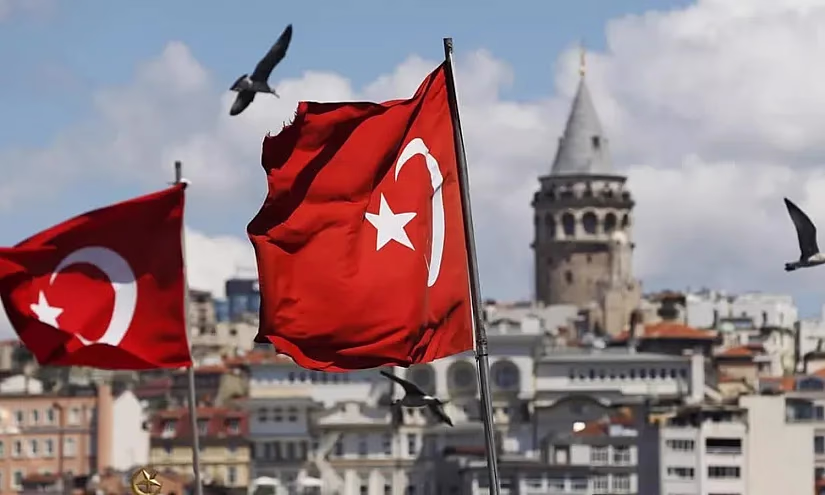 На фоне замедления инфляции Центробанк Турции снизил ключевую ставку до 40,5%