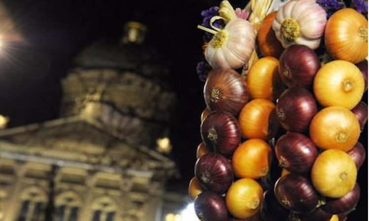 На монете в 10 швейцарских франков увековечена память о луковой ярмарке