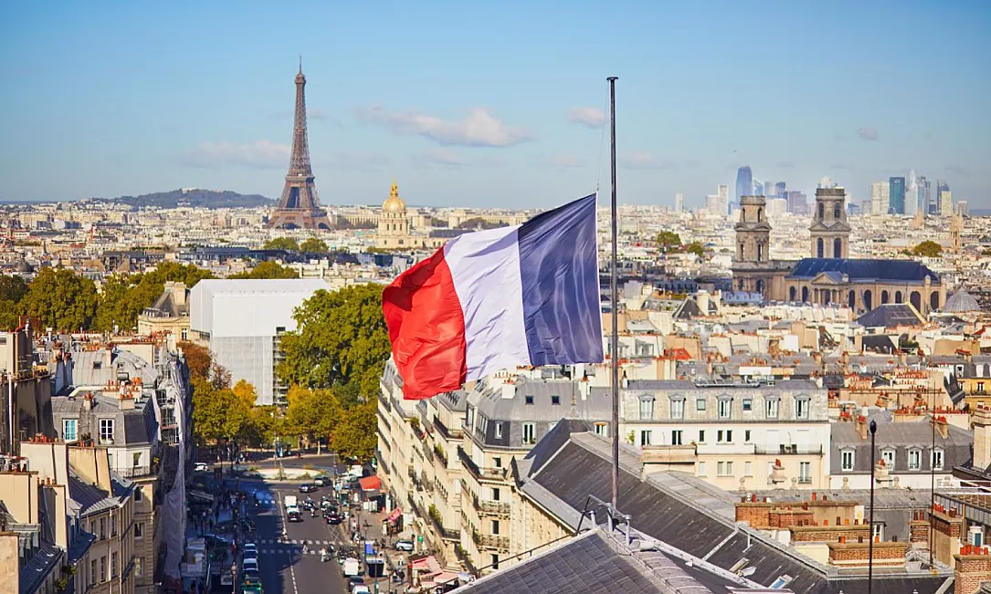 Французские бизнесмены выводят капиталы за рубеж на фоне политического кризиса