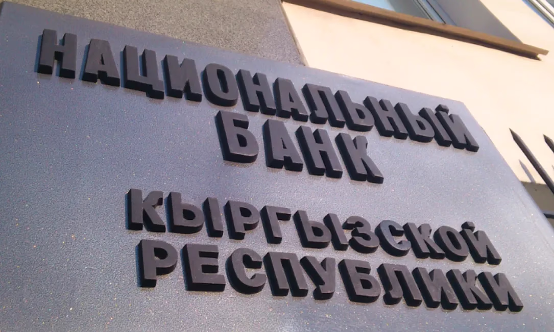 Нацбанк КР оштрафовал обменки и участников теневого валютного рынка