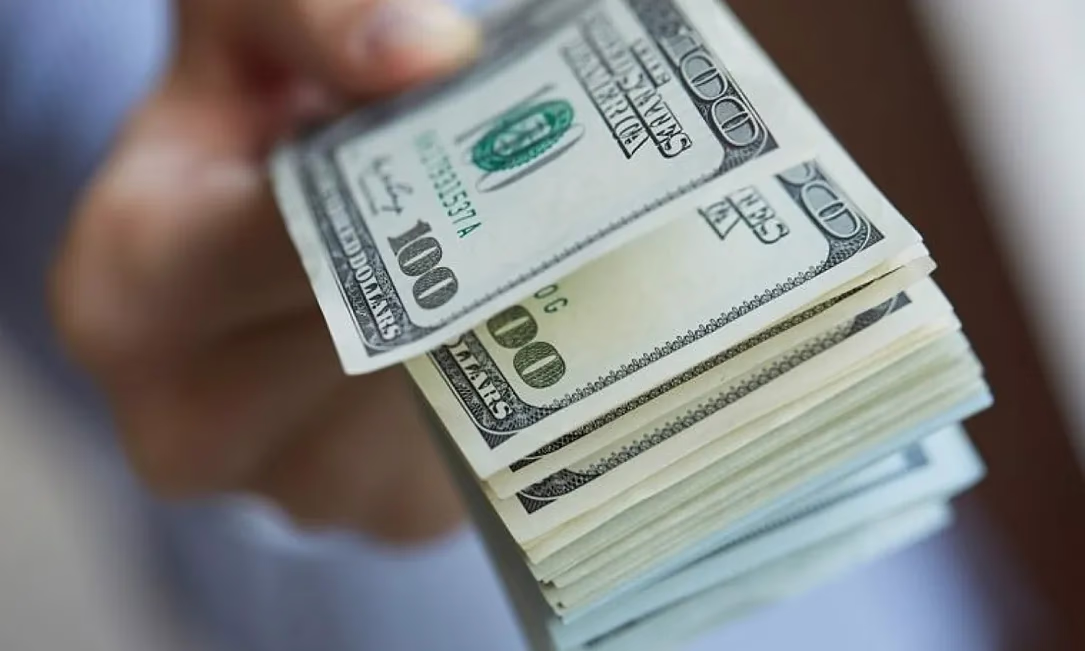 В октябре объем денежных переводов в Кыргызстан составил 340,5 млн долларов