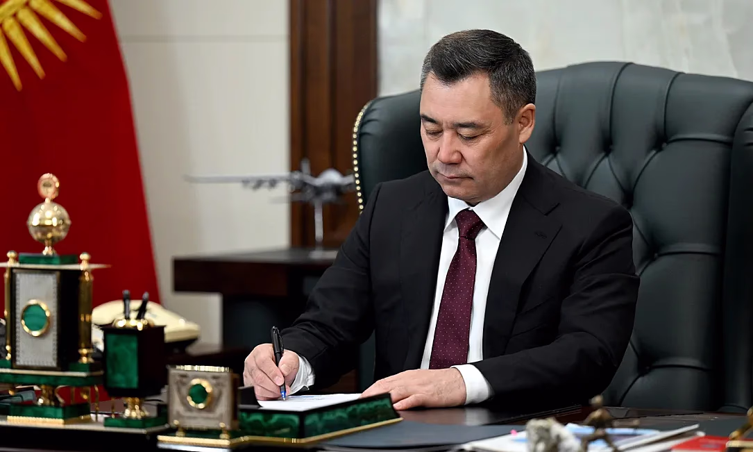 Бизнес КР освободили от внепланового налогового контроля: подробности указа президента