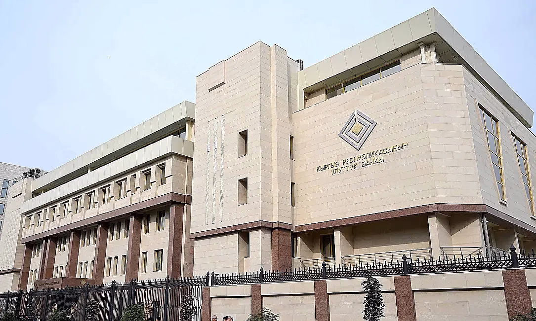 Нацбанк КР временно приостановил работу еще двух столичных обменок