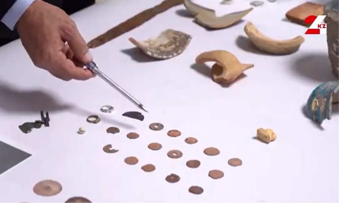 На юге Казахстана обнаружен клад монет VIII-XII веков