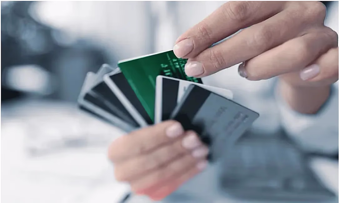 Кыргызстанда жашоочулардын санына караганда банктык карталардын саны көп