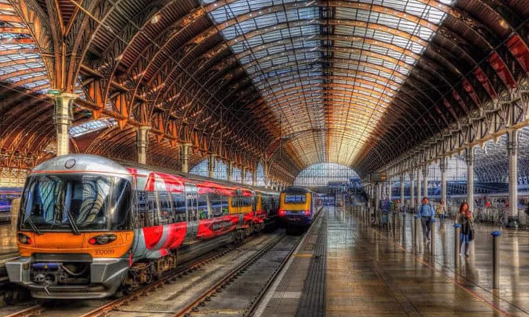 Марафон жадности: британский банкир 740 раз проехал на электричках без билета