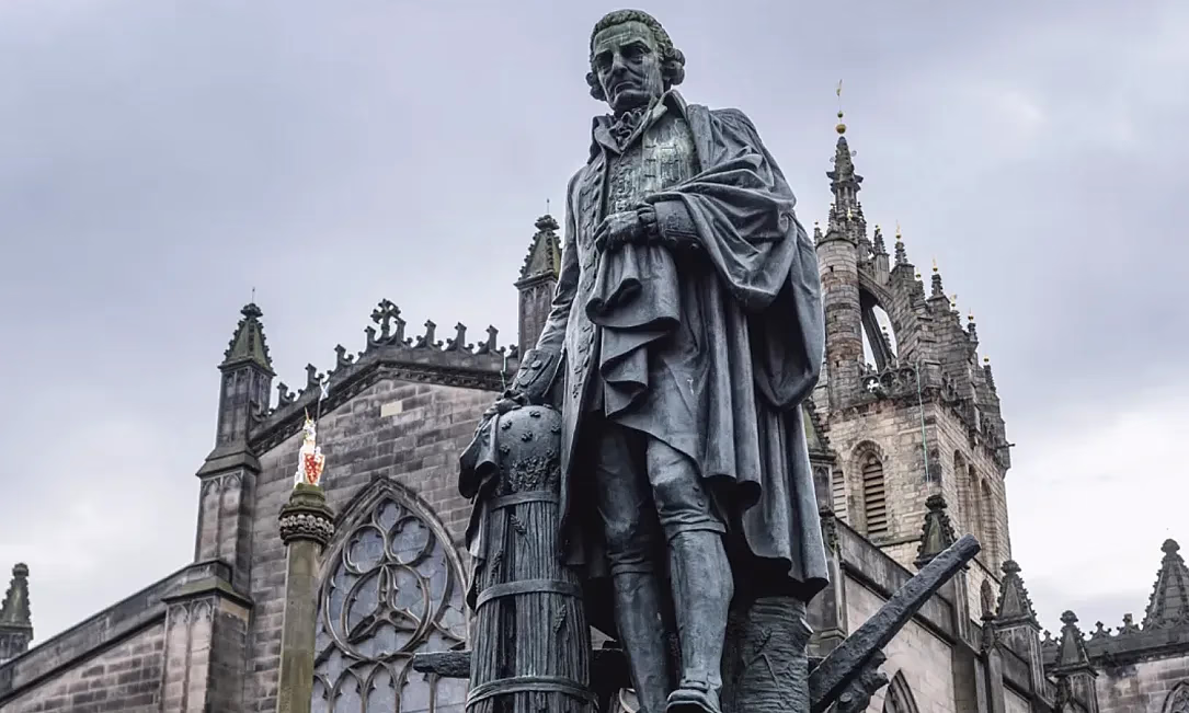 Наследие «отца экономики»: почему спустя 250 лет мир продолжает жить по Адаму Смиту?