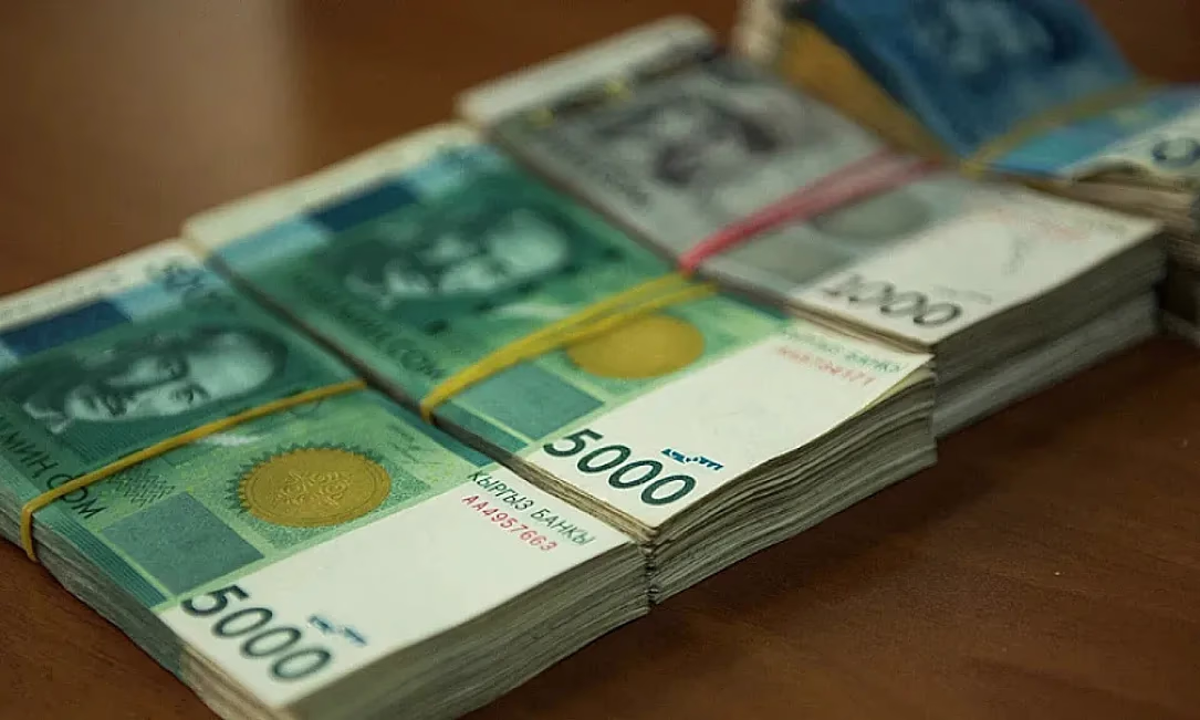 Выплаты бюджетникам: работники каких сфер получат прибавку с апреля