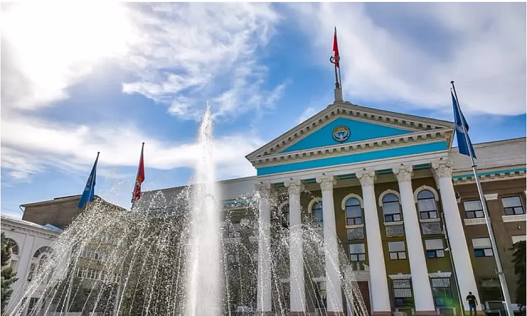 Бишкекте унаа токтотуучу жайга акча төлөбөй койсоңуз, олчойгон айып пул төлөп каласыз