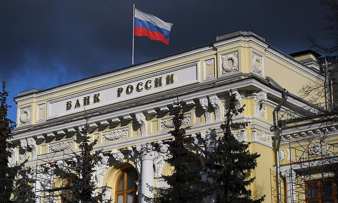 Банк России снизил ключевую ставку до 14%, но предупредил о рисках для экономики