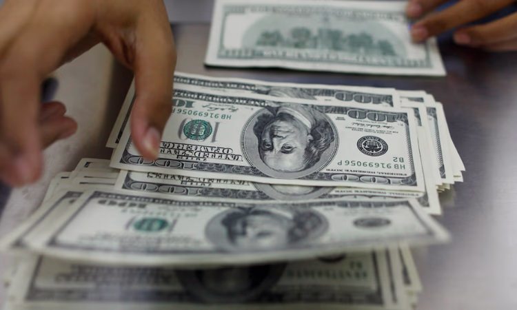 Коммерческим банкам продано 50,2 млн долларов