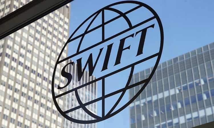 Отключение банков РФ от SWIFT не приведет к остановке платежей банков КР