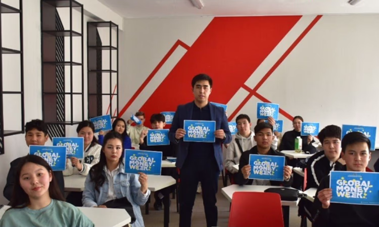 Зампредседателя ОАО «ГФ» провел лекцию для студентов колледжа «Таалим»