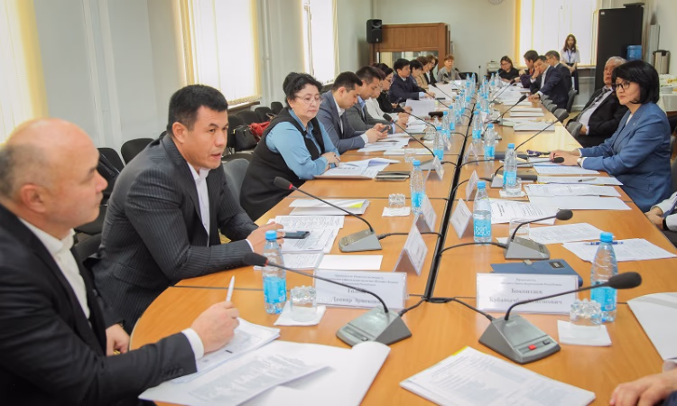 Парламентарии ознакомились с деятельностью Нацбанка